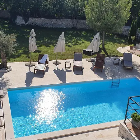 Histra Villa *