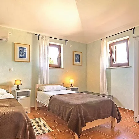Histra Villa *