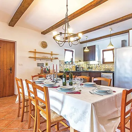 Histra Villa *